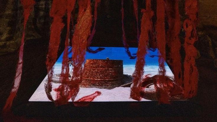 “Tessuti Umani”, l’installazione di Rosaria Corcione al Rione Sanità