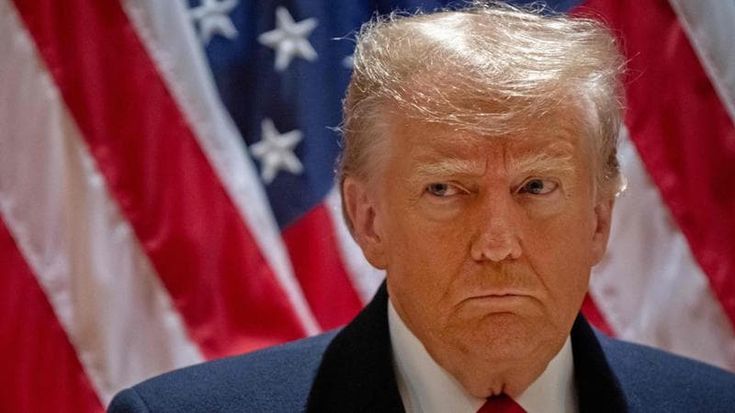 Trump show. Rischia l’espulsione dall’aula e attacca il giudice Kaplan: “Non accettare la prova dell’abito in stile Lewinsky è un atto di ostilità”