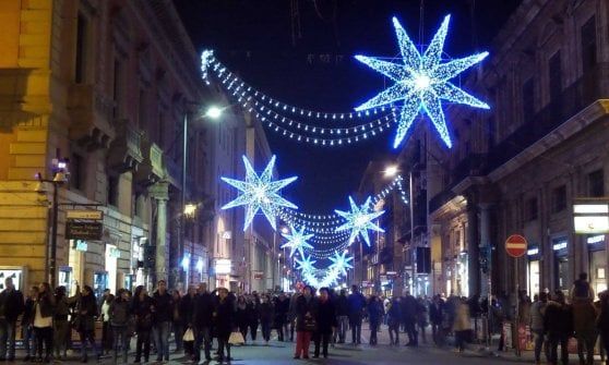 Palermo, ore 14: scatta la maxi-isola pedonale. Niente auto anche in via Ruggero Settimo  