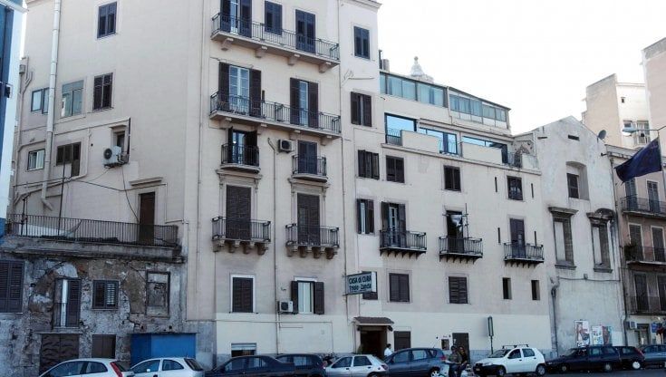 Aborto spontaneo al quarto mese di gravidanza, i familiari della donna danneggiano la clinica