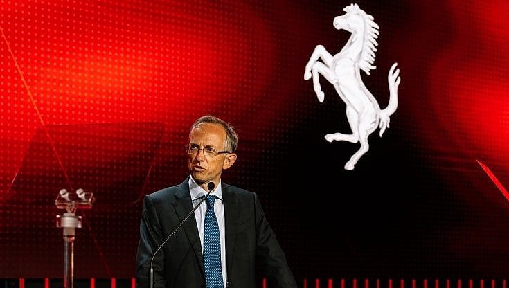 Ferrari sterza sull’elettrico. Nel 2030 l’80% dei modelli avrà motore verde o ibrido