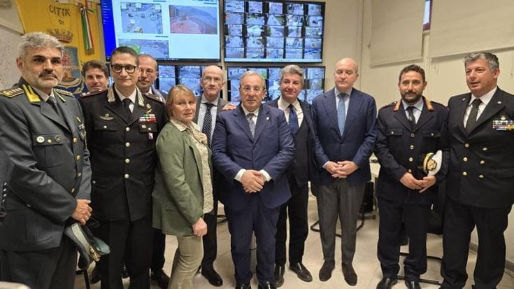 A Castellammare 100 telecamere vigilano con l'IA. Il prefetto: “E presto saranno il triplo”