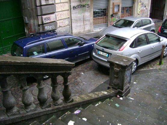 Monteoliveto, vandalizzata una scalinata del chiostro