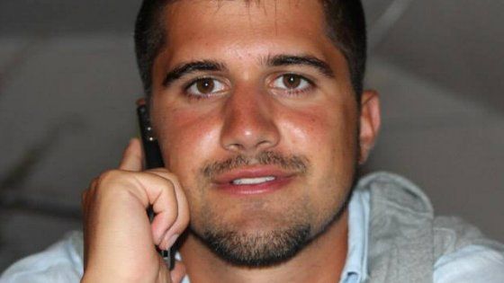 Bologna, il giovane candidato in visita alla tomba di Mussolini