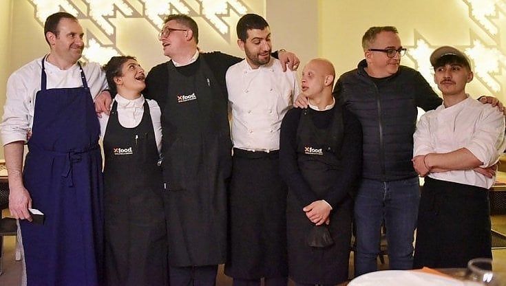 Inclusione, nel ristorante sociale brindisino in sala e in cucina personale con disabilità. Lo chef Ingletti: "Io cresco con loro"