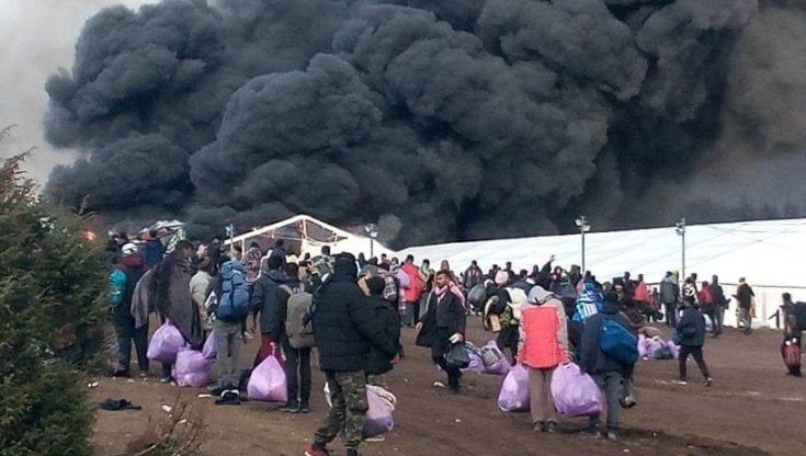 Rotta Balcanica, Bosnia, tremila migranti vagano nei boschi al freddo: un'altra catastrofe umanitaria a 1 ora di voloda Roma