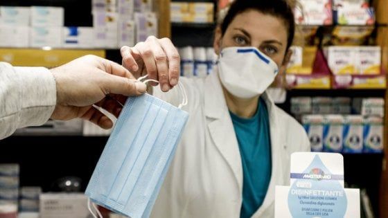 Coronavirus, ad Afragola mascherina obbligatoria 24 ore su 24