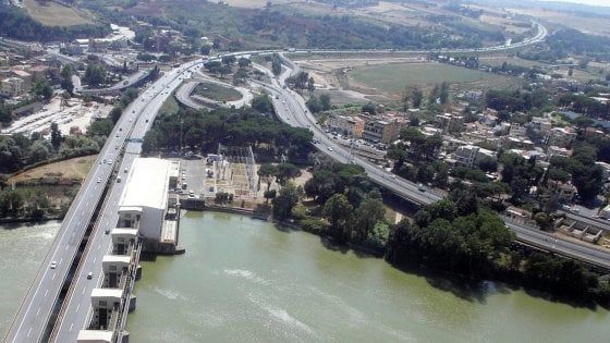 Pedaggio sul Gra per i tir stranieri: l’asse salva-Anas rispolvera l’idea del ticket pensato da Berlusconi 