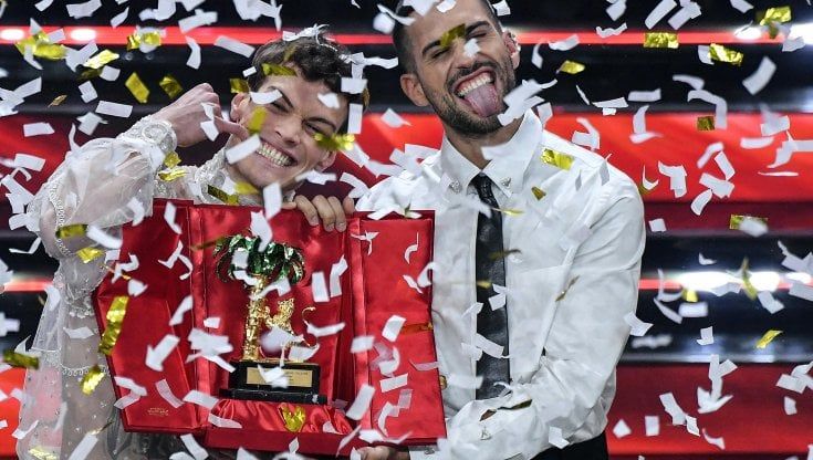 Sanremo 2022, vincono Mahmood e Blanco: "Non ci crediamo ancora, felici di rappresentare l'Italia all'Eurovision"