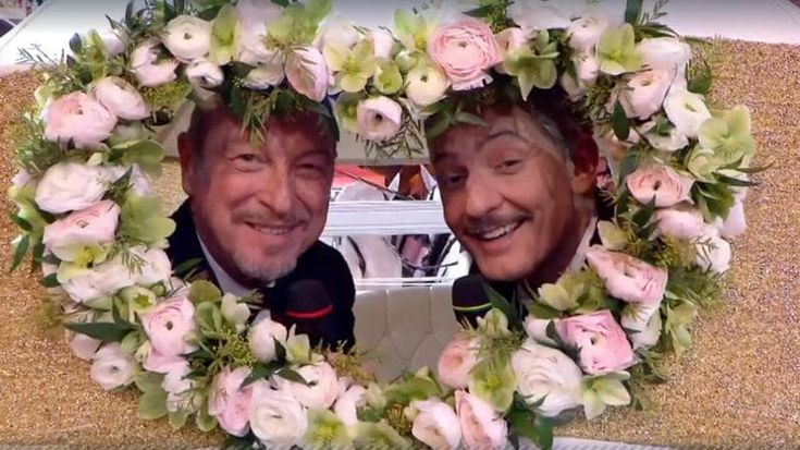 “Ciao Ariston”, Amadeus e Fiorello salutano Sanremo in carrozza tenendosi per mano