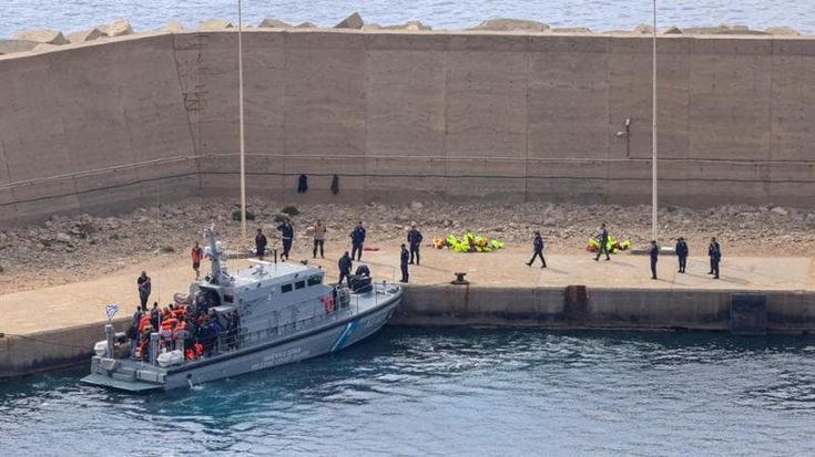 Flotilla, la denuncia degli attivisti sbarcati a Creta: “Violenze”. Due portati in Israele