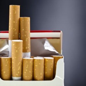 Aumento prezzi sigarette, da oggi scattano i rincari