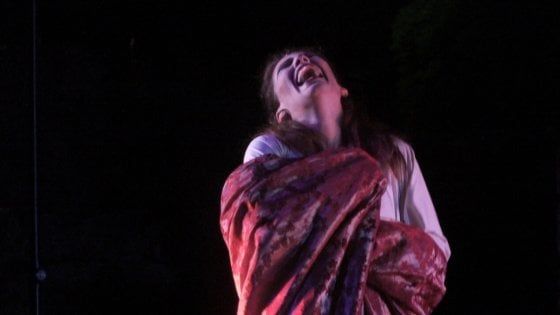 Clitennestra a Selinunte, festa a Cefalù, drink alla Cala: gli appuntamenti di martedì 6