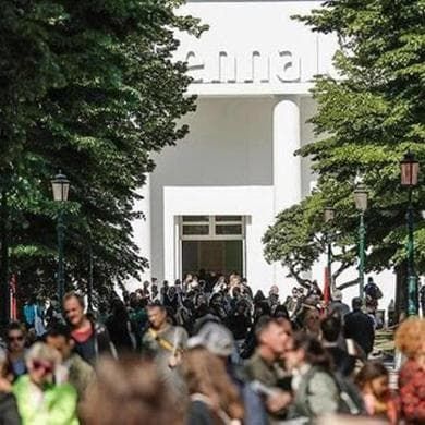 Biennale Arte, chi c’era nella giuria dei Leoni d’Oro che si è dimessa