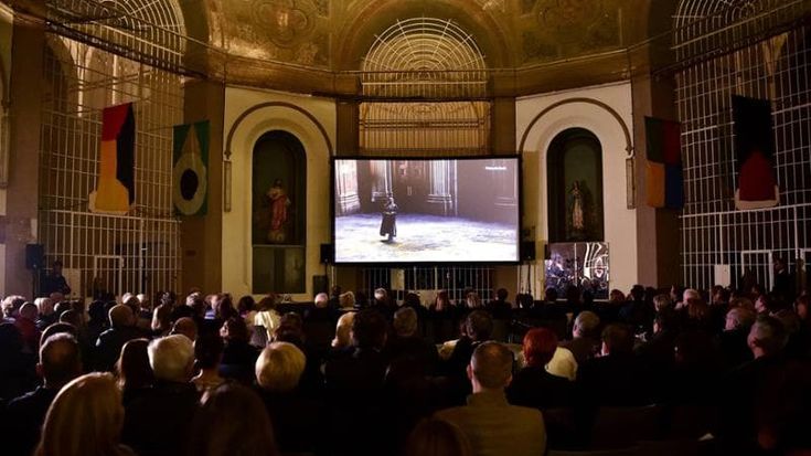 Morto il detenuto che si è impiccato in cella a San Vittore durante la diretta della Prima della Scala: “Carcere sovraffollato e condizioni difficili”