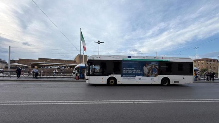 Aumenti dei biglietti per bus e tram, la maggioranza attacca At e critica il governatore
