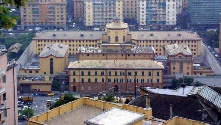 Genova, detenuto evade dal carcere di Marassi durante un controllo in ospedale: rintracciato nei vicoli