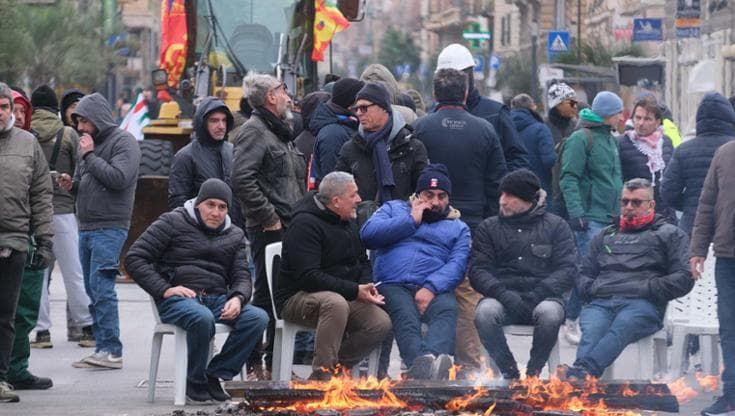 Terzo giorno di presidio a Cornigliano. Palombo (Fiom): “Fanno gola le aree”
