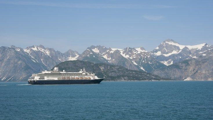 Turismo. Biden ripristina le crociere in Alaska. Per farlo, "contravviene" a una legge di 150 anni fa