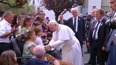 Fine vita, il Papa ai malati gravi: "Provocare la morte è falsa compassione, nel dolore c'è dignità"