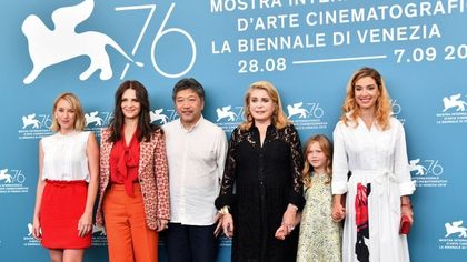 Venezia 76, 'Le verità' di Hirokazu Kore'eda, protagoniste Catherine Deneuve e Juliette Binoche: 