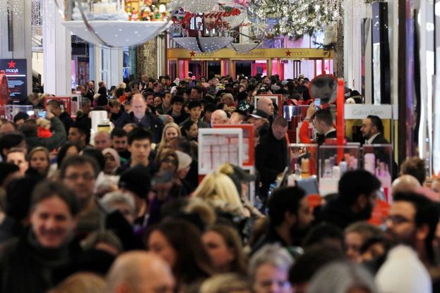 Usa, al via il Black Friday: file e resse a caccia di sconti 