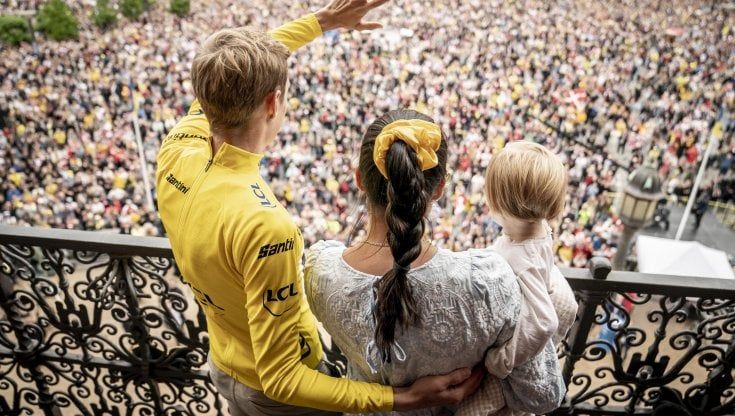 Ciclismo, Vingegaard accolto come un eroe a Copenaghen
