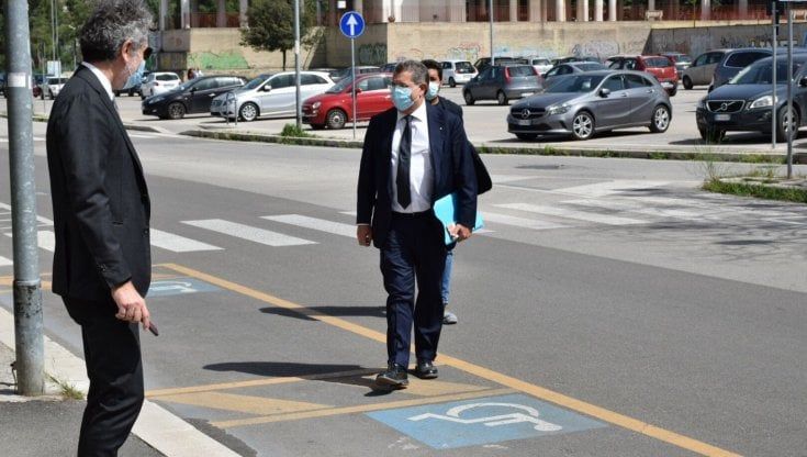 Vaccini fuori lista, in Procura a Bari primi interrogatori. Il legale: "Sono stati chiamati, nessuno ha saltato la fila"