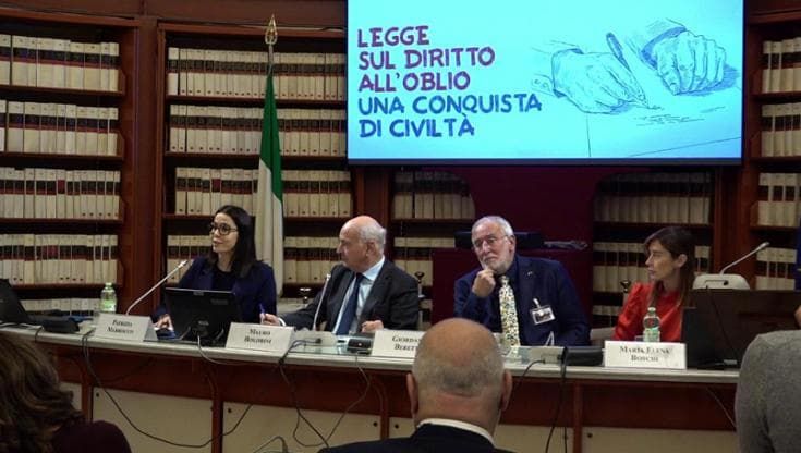 Tumori, Aiom: "Per i pazienti guariti vite sospese in attesa della legge sull'oblio"