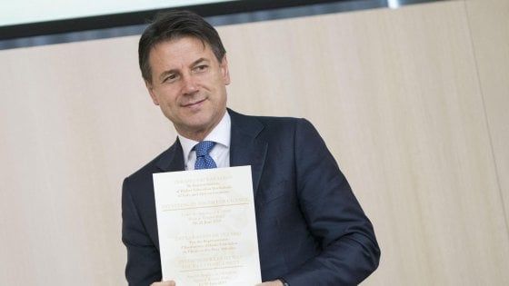 Procedura d'infrazione, Conte: "Situazione complicata ma resto fiducioso".  Salvini: "Basta dare sangue all'Ue"