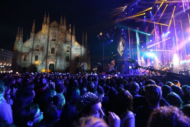 Milano, 100mila in piazza Duomo per il grande concerto degli Mtv Ema