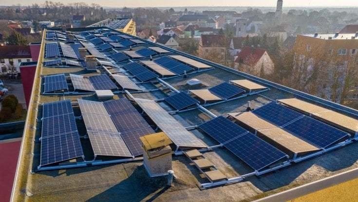Ecco le comunità energetiche: incentivi a cittadini e imprese per l'autoproduzione da rinnovabili