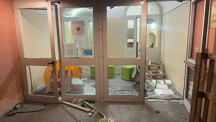 Il liceo Da Vinci resta ancora chiuso, oggi presidio di solidarietà