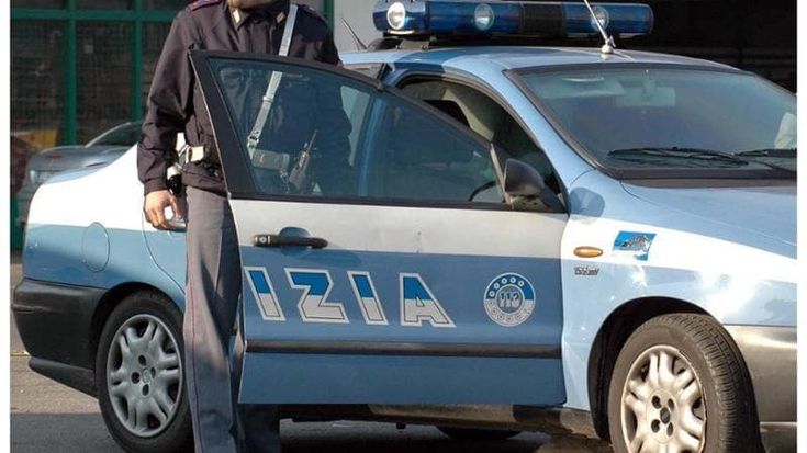 Ragazzina minacciata con un coltello mentre va a scuola: si cerca un uomo
