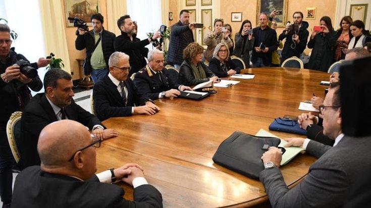 Omicidio Capriati, vertice in Prefettura: funerali blindati e più controlli. Decaro: “Mai detto che Bari è sicura, ma è cambiata rispetto a 20 anni fa”