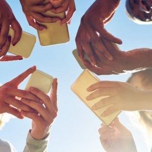 Telefonia, in stand by il taglio dei costi per chi cambia operatore