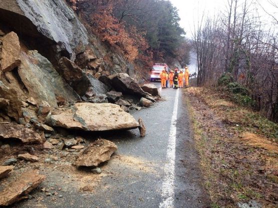 Frana a Condove, chiusa la strada provinciale