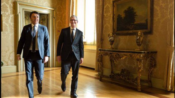 Apple, Renzi incontra Cook: "Il Sud esca dal vittimismo. La grande partita Napoli è fondamentale"