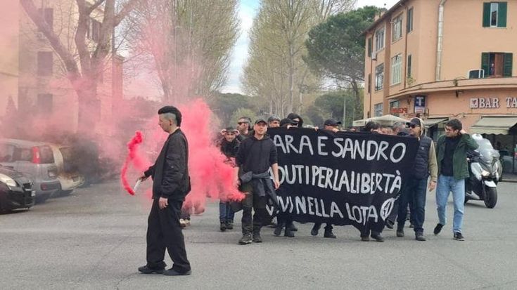 L’ultimo messaggio degli anarchici: “Fiori per Sara e Sandro, ma sarà battaglia per Cospito”
