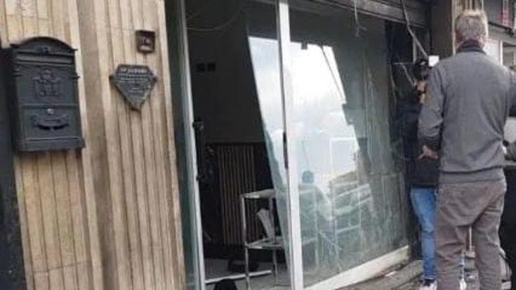 A Ostia tornano le bombe, ordigno lanciato contro una gioielleria: indaga la Polizia