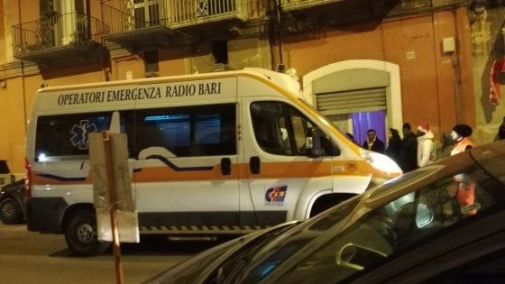 Bari, nigeriano aggredito al Libertà dopo un litigio: forse aveva risposto male a uno del branco