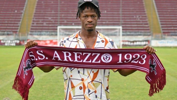 La favola di "Buba", orfano, arrivato in Italia sul barcone, ora calciatore professionista ad Arezzo. "Corono un sogno"  