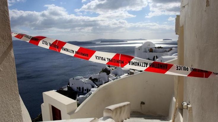 Terremoto a Santorini, dichiarato lo stato di emergenza: continua lo sciame sismico