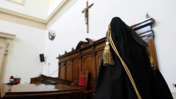Lecce, bimbo morì dopo essere stato curato soltanto con l'omeopatia: assolti il padre medico e la madre
