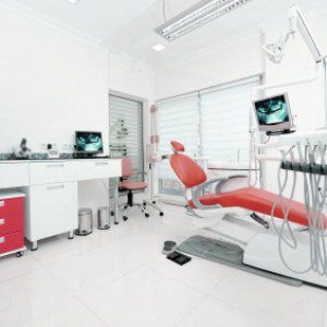 Ddl concorrenza, blitz sui centri dentistici: i soci dovranno essere per due terzi iscritti all'albo