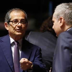 Tria in Cina per debito e Autostrade. Venerdì il verdetto di Fitch sul rating italiano