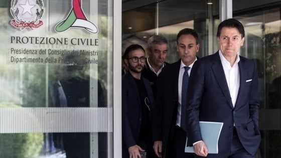 Coronavirus, governo-regioni: la Lombardia vuole altri medici. Polemica sugli aiuti economici: "Non bastano"