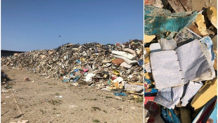 Quaderni, mobili, biciclette, peluche: viaggio nella discarica dove dopo l'alluvione è finita tutta la vita degli abitanti di Faenza