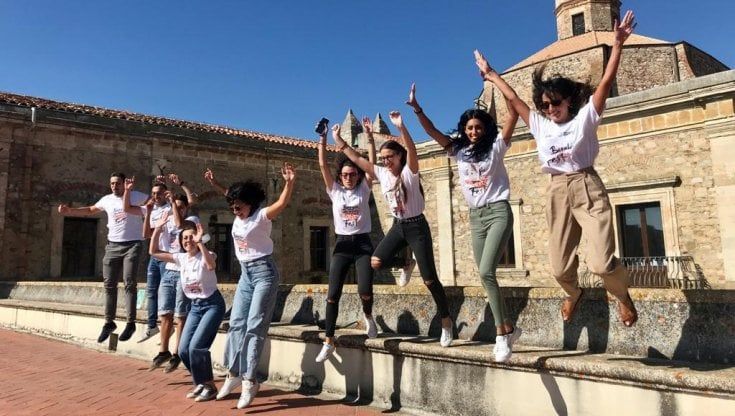 La carica dei 500 ragazzi che mostrano i loro paesi: "Anche qui c'è un futuro"