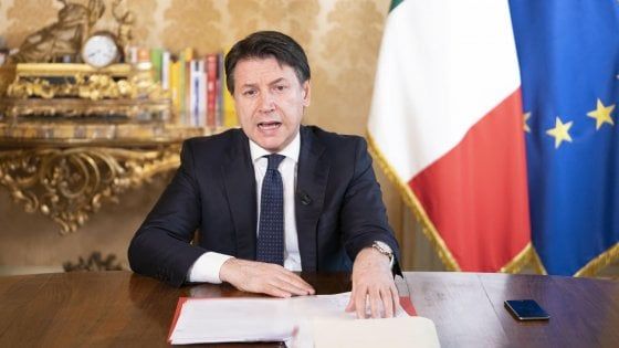 Coronavirus, Conte a tv tedesca: "Non scriviamo un manuale di economia". A giornale olandese: "Eurobond utili anche a voi"